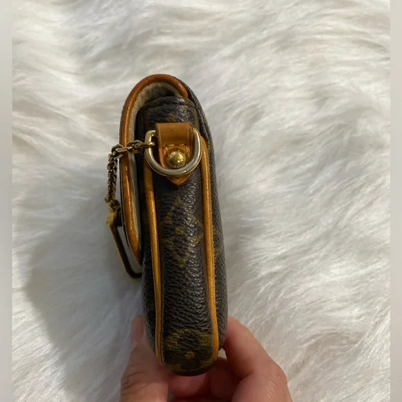 LV authentic Limited Key pouch in monogram - Picture 8 of 16